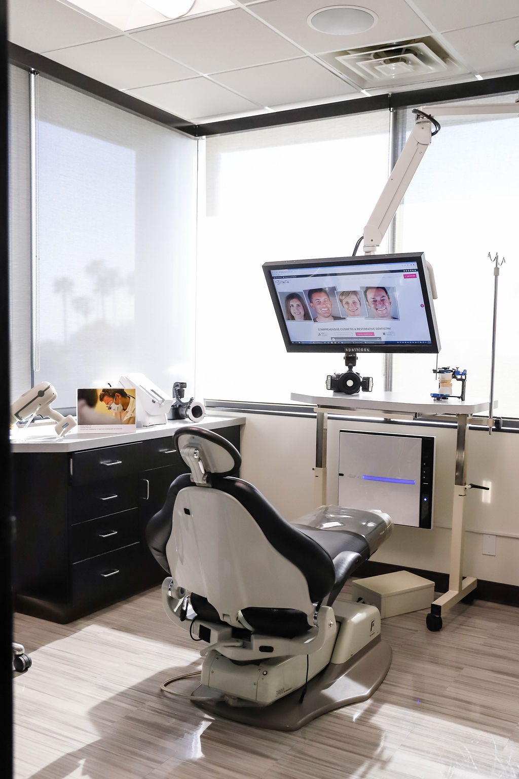 Dentist Newport Beach - Spath Dentistry Patient Room w: Tech