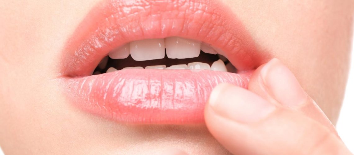 Dry_Cracked_Corners_of_the_Mouth__Angular_Cheilitis